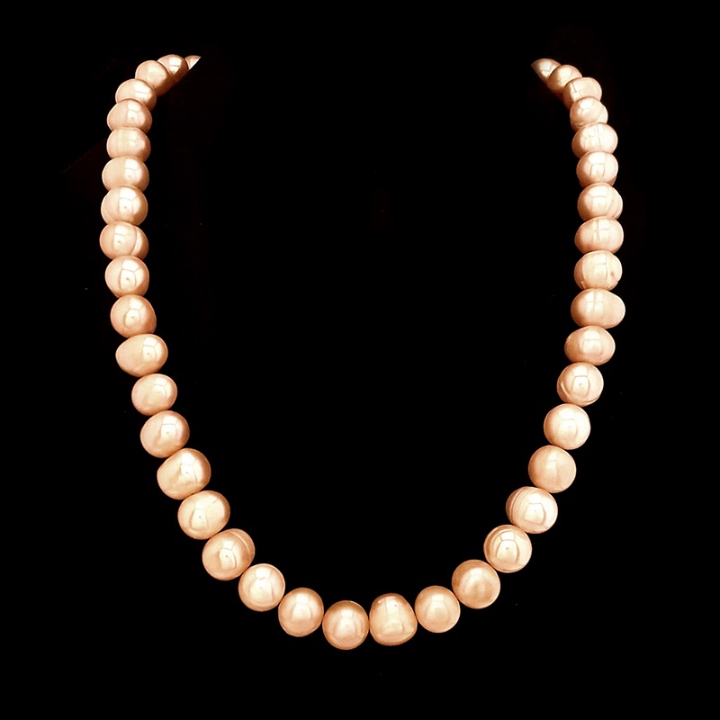 Ogrlica iz večjih biserov marelične barve 10-13mm 1-105