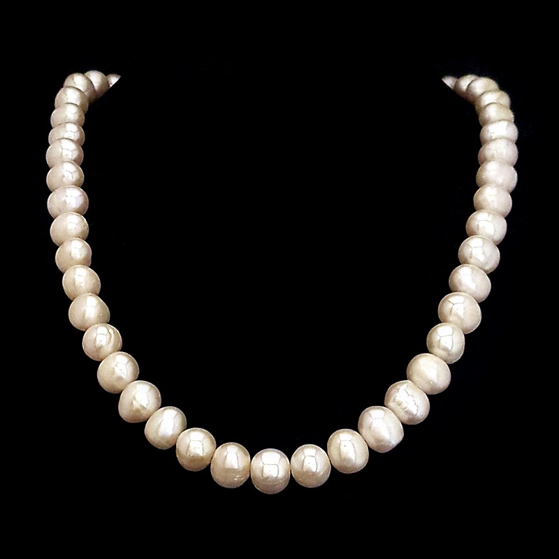 Ogrlica iz biserov bele barve cca 13x10mm 1-109