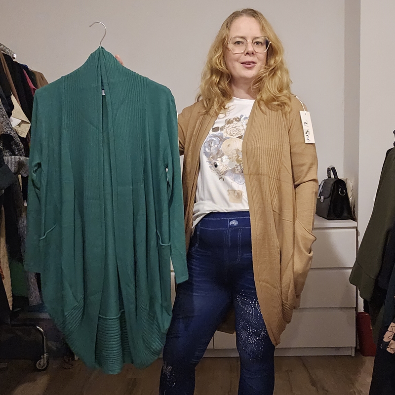 Balončkasta topla jopa z waterfall ovratnikom zelena