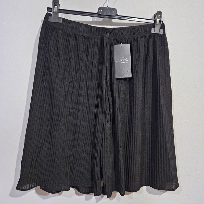 Lahke kratke hlače plisirane XL/XXL 42-44 ČRNE