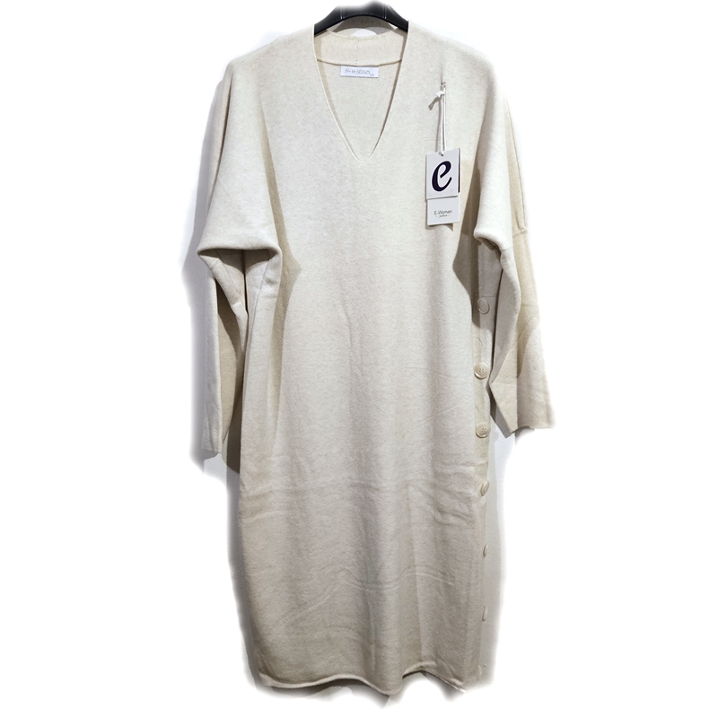 Topla obleka z gumbi na boku krem