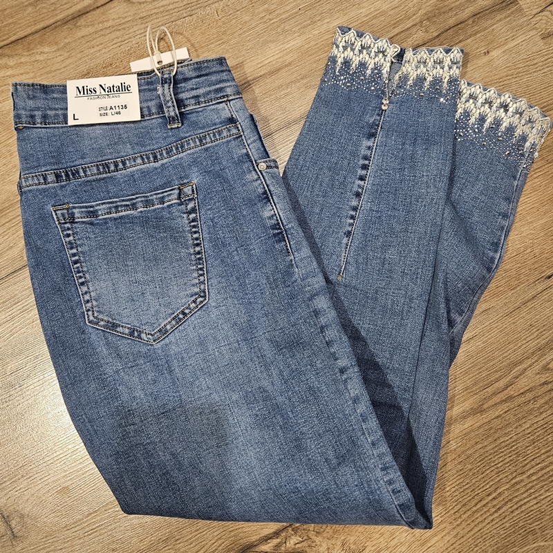 Raztegljive jeans hlače z belo čipko S/36eu