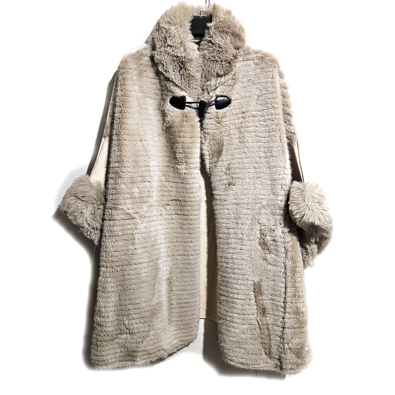 Eleganten pončo Fluffy krem