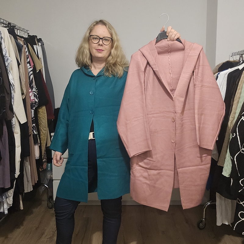 Daljša jopa s kapuco roza