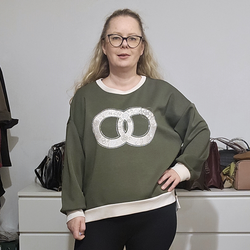 Pulover s krogi iz bleščic zelen