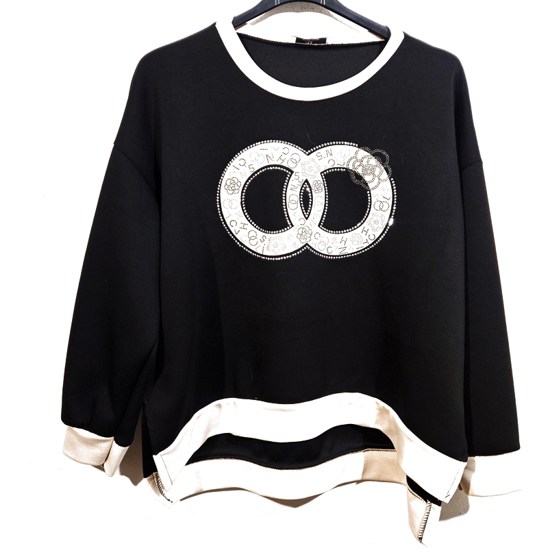 Pulover s krogi iz bleščic črn