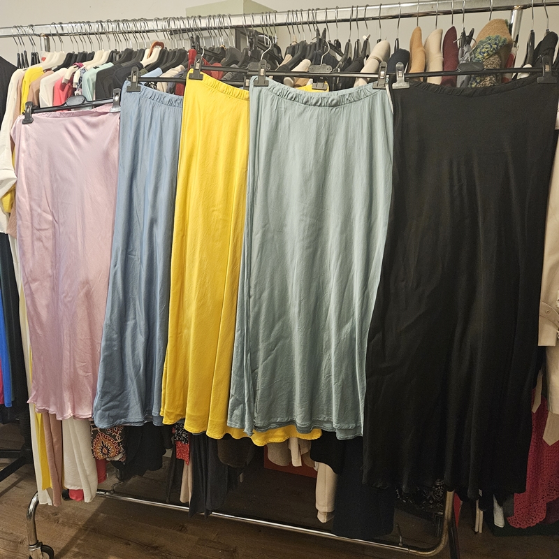 Raztegljivo elegantno krilo zeleno