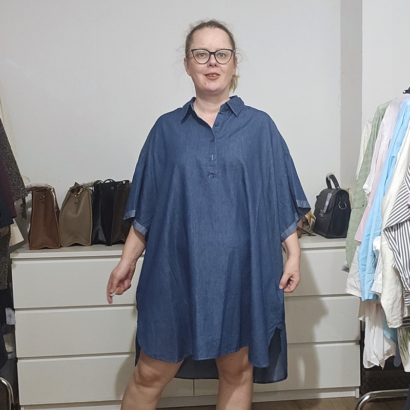 Daljša jeans srajca z žepi modra